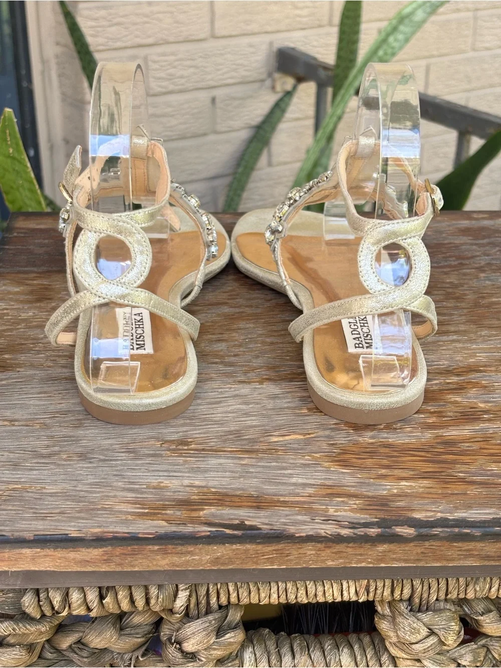 Badgley Mischka Cara Gold Crystal Embellished Flat Thong Dress Sandals Size 7.5
